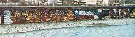 Santiago, mural en el río Mapocho Santiago, río Mapocho